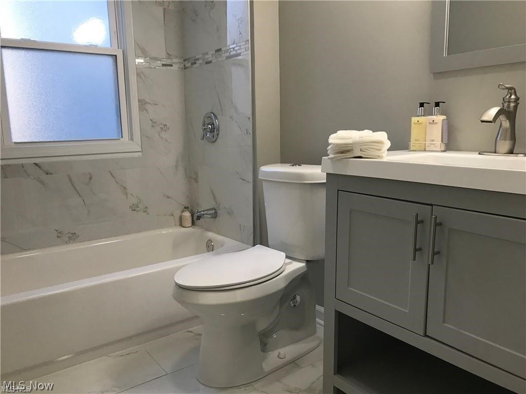 Matthews & Gilberts 03 - Residential Lease