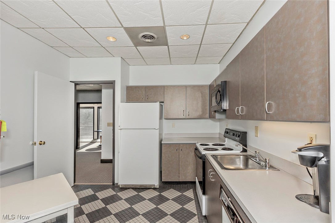 Woodhawk Club Condo - Residential