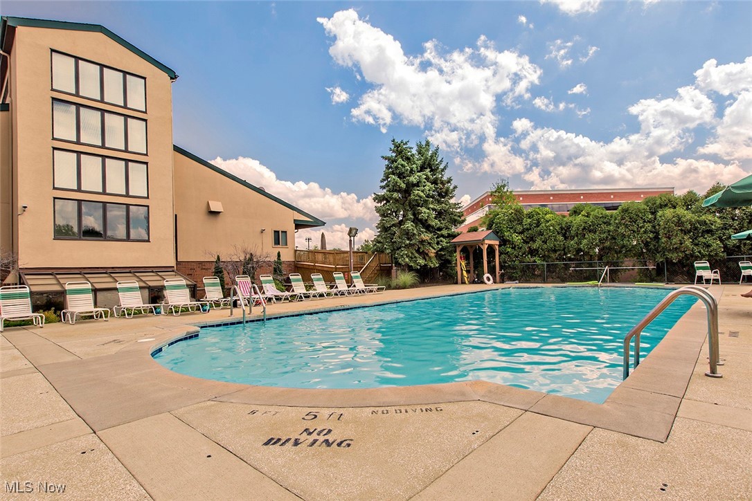 Woodhawk Club Condo - Residential