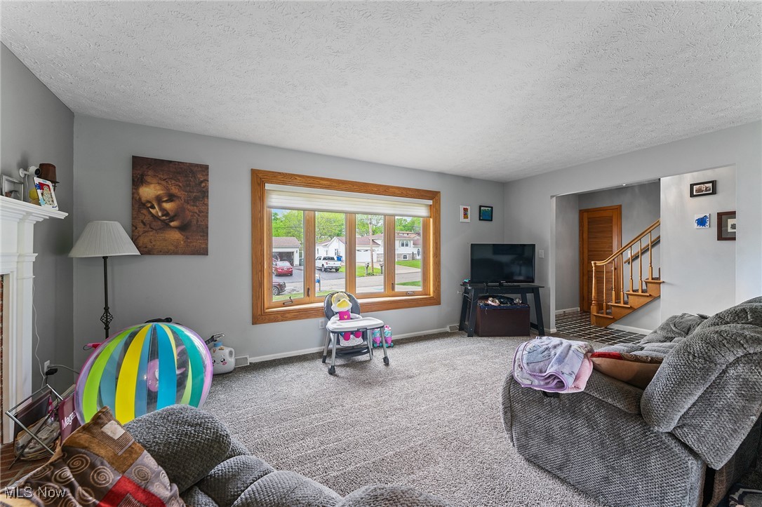 652 Meadowland Drive, Hubbard, Ohio image 5