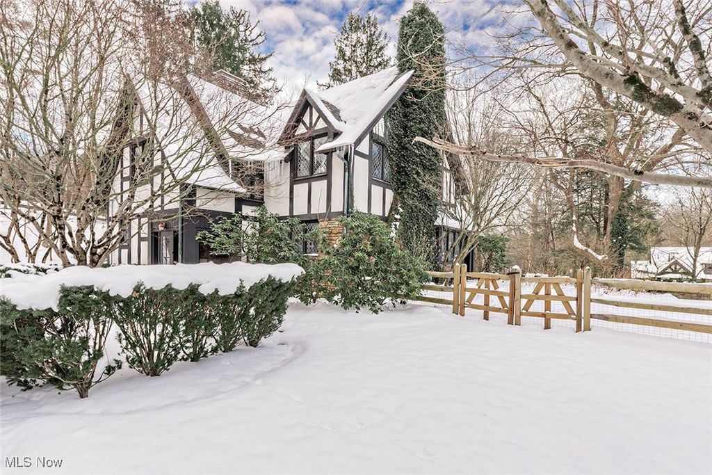 Photo of 7020 South Woodland Road, Chagrin Falls, OH 44022 (MLS # 5179754)