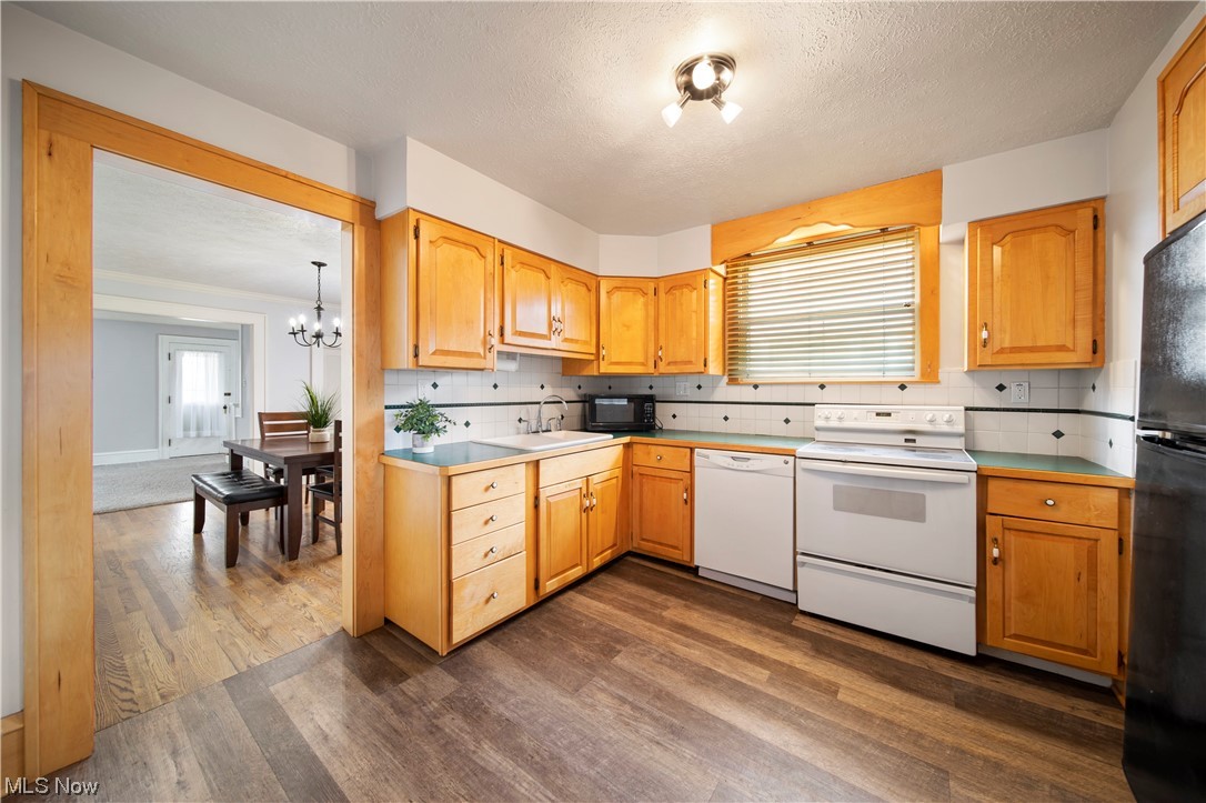 Village/Middlefield - Residential