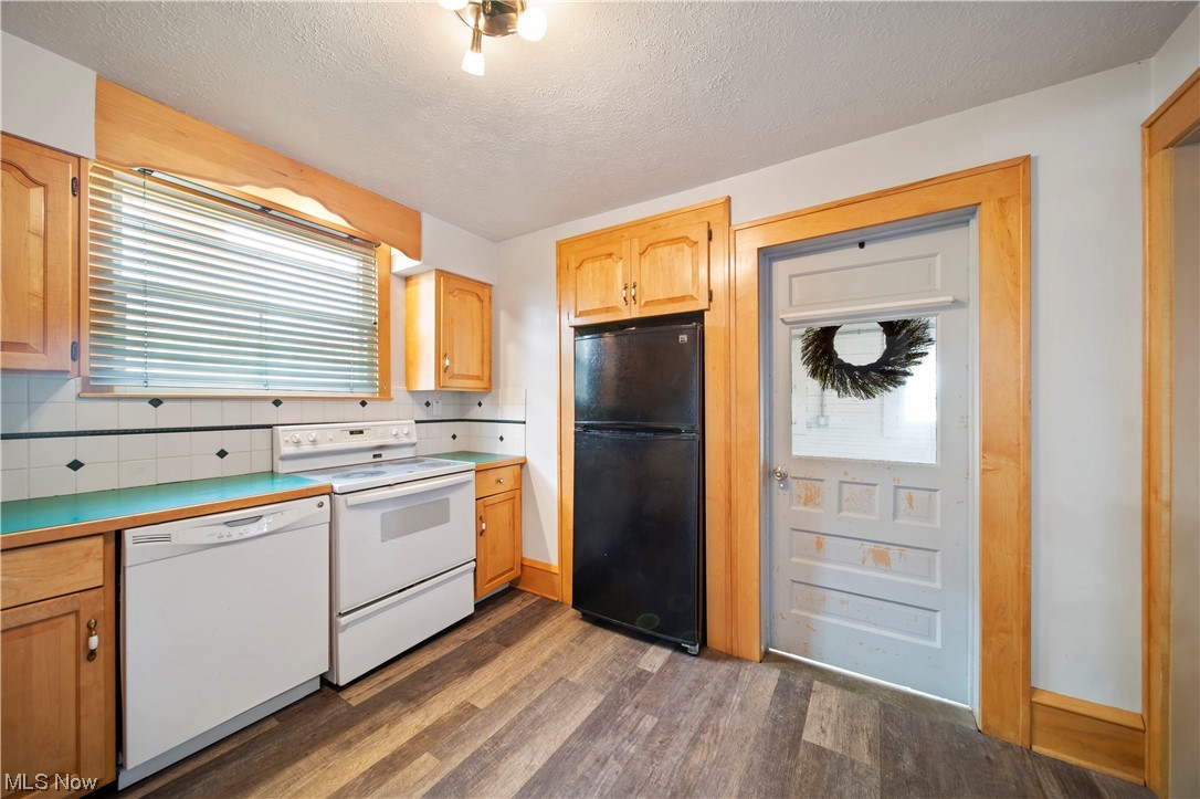 Village/Middlefield - Residential