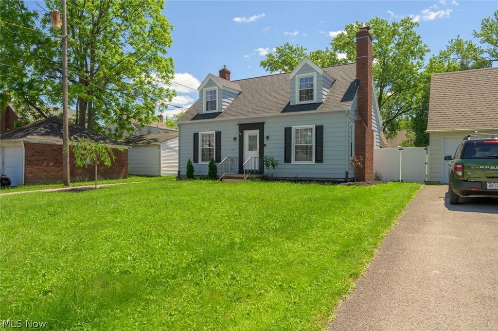 Photo of 257 Maywood Drive, Youngstown, OH 44512 (MLS # 5214283)