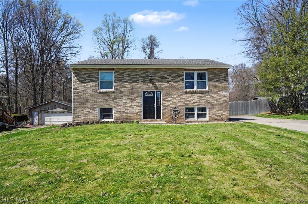 Photo of 3781 Pelham Lane, Kent, OH 44240 (MLS # 5202652)