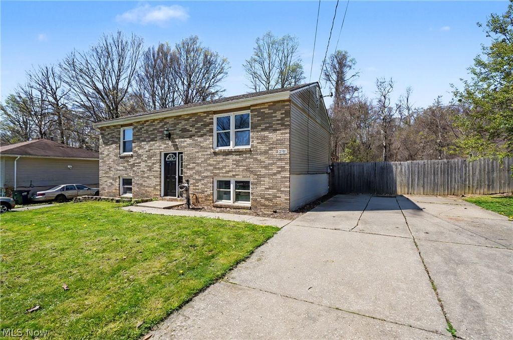 Photo of 3781 Pelham Lane, Kent, OH 44240 (MLS # 5202652)