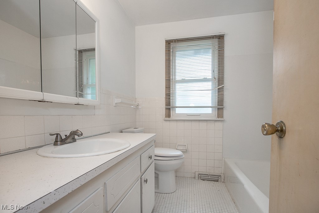 Golden Gate Estates Resub 02 - Residential Lease