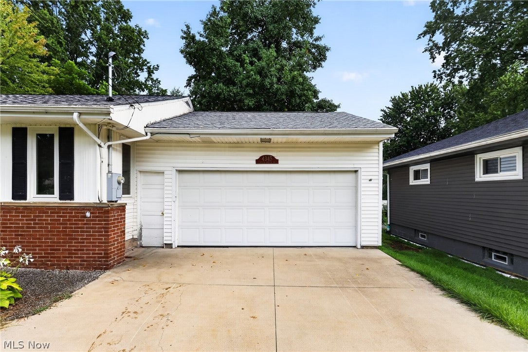 4345 Stoneybrook Drive SE