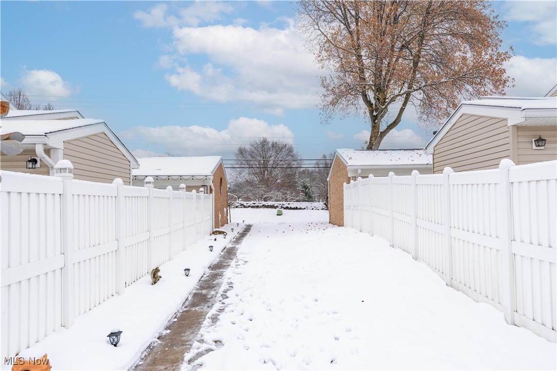 Country Club Twnhs North Condo - Residential