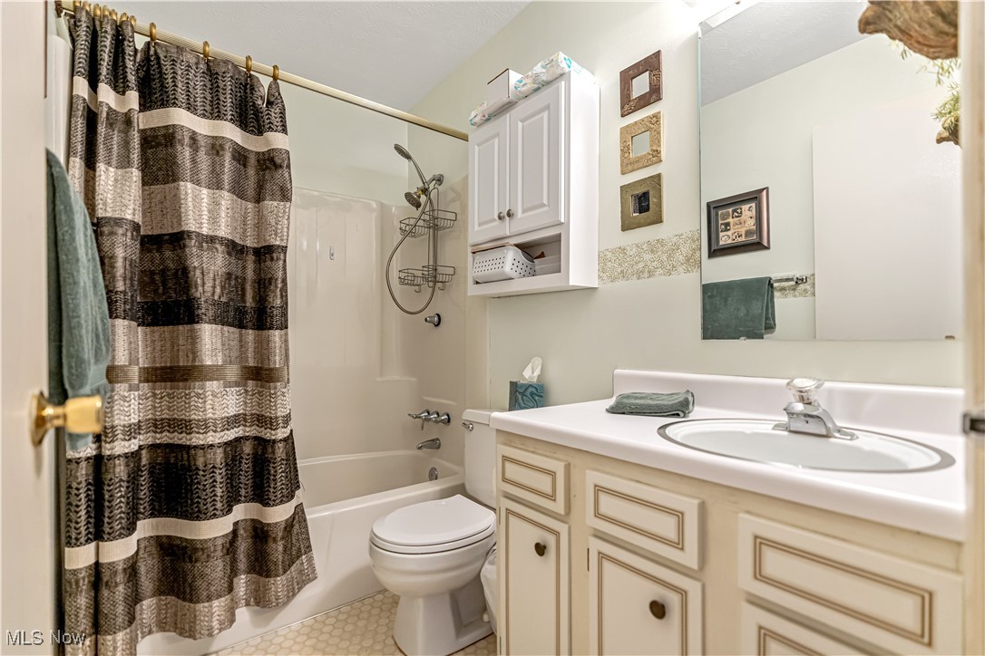 Country Club Twnhs North Condo - Residential