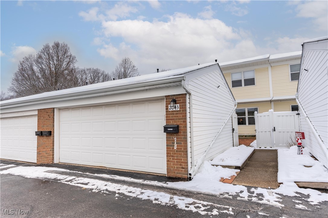 Country Club Twnhs North Condo - Residential