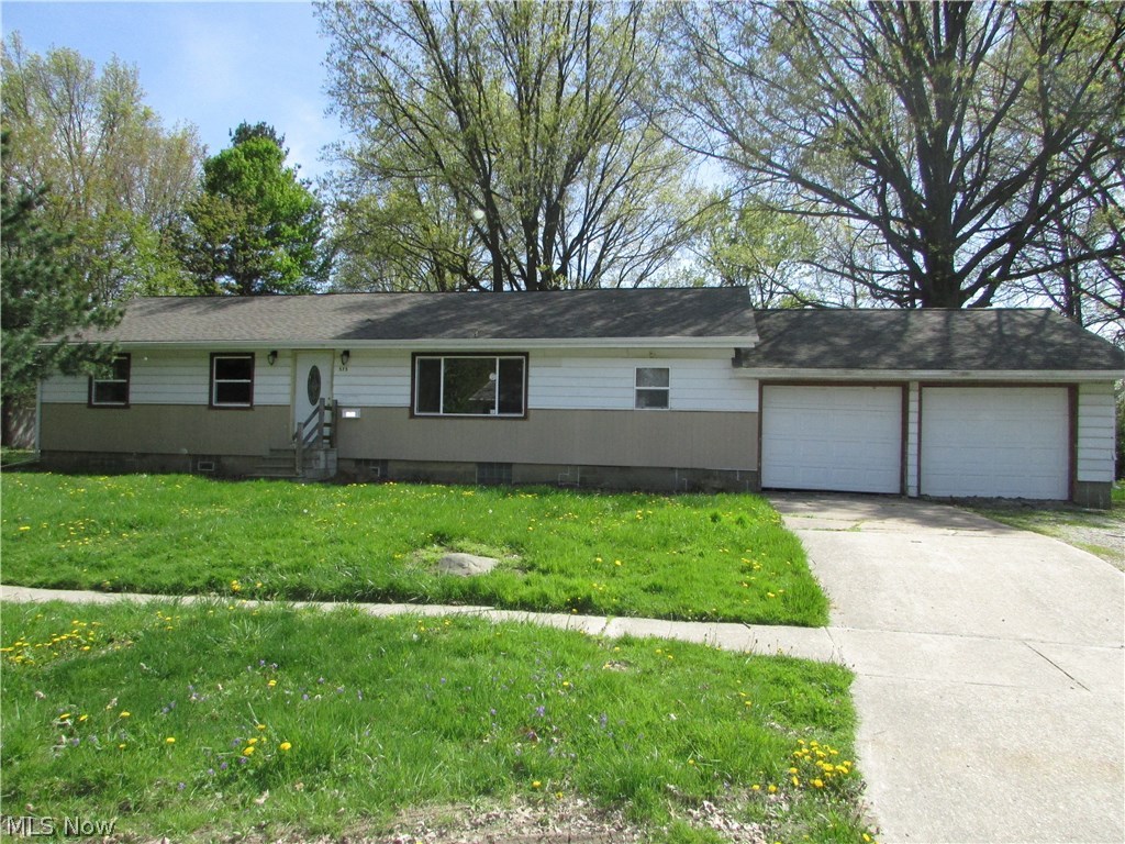 Excellent investment opportunity, or great starter with some TLC. 3 bed ranch on a huge lot. 2 car attached garage, full basement, large kitchen.