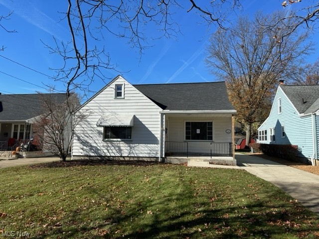 Move right in to this one! Take a look and make it yours! Conveniently located close to high school and Hubbards amenities. An adorable home!