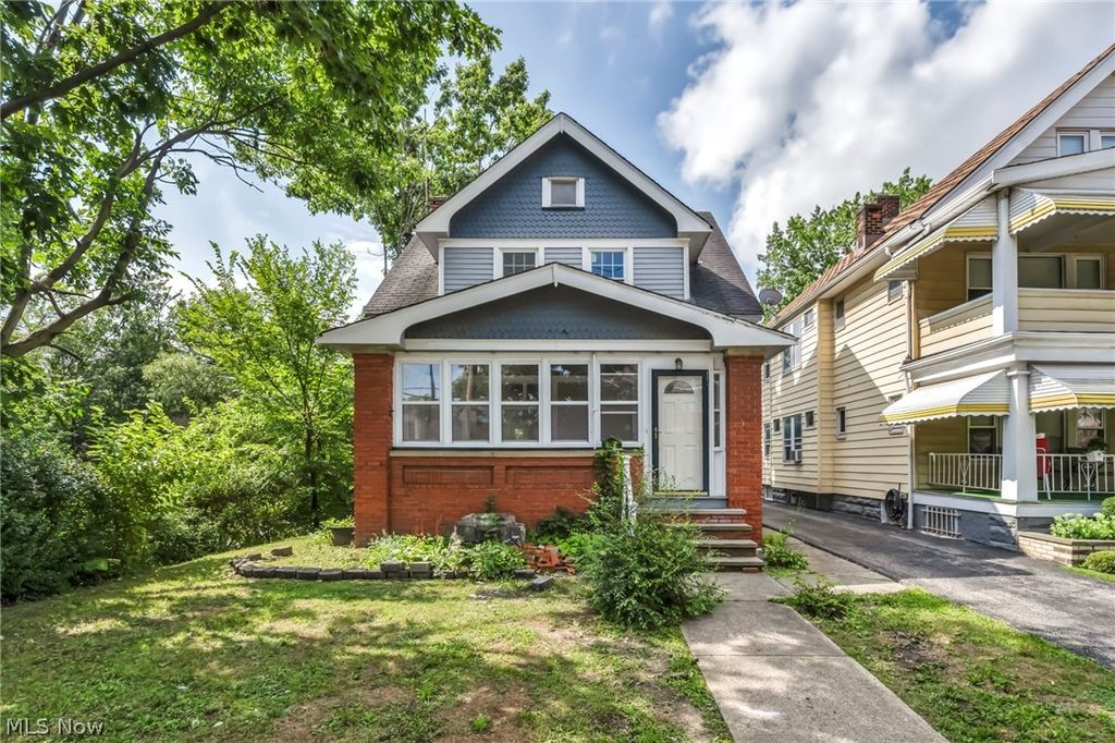 Photo of 13016 Beachwood Avenue, Cleveland, OH 44105 (MLS # 5189938)