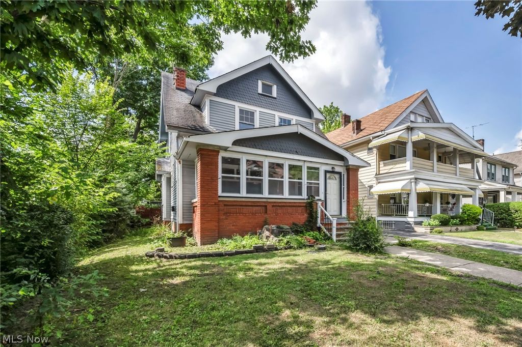 Photo of 13016 Beachwood Avenue, Cleveland, OH 44105 (MLS # 5189938)