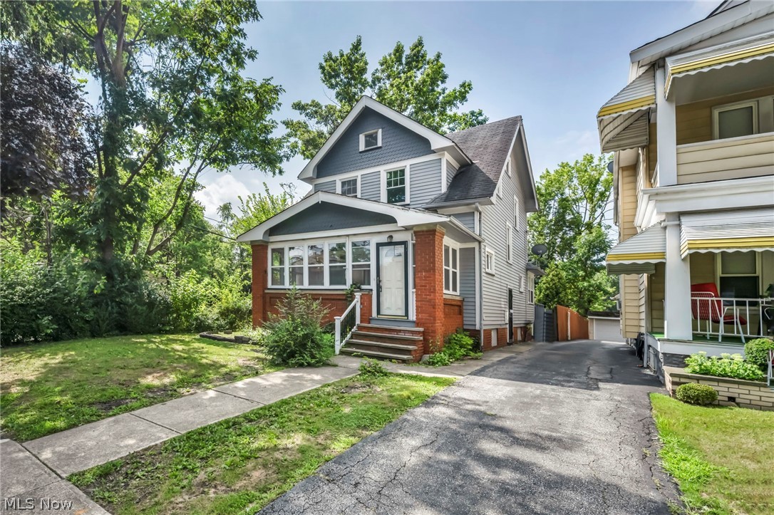 13016 Beachwood Avenue