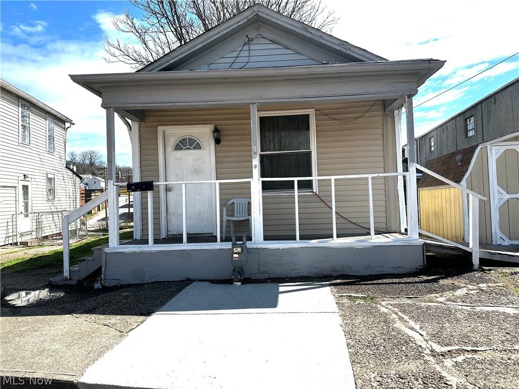 Photo of 708 Jackson Street, Liverpool, OH 43920 (MLS # 5195457)