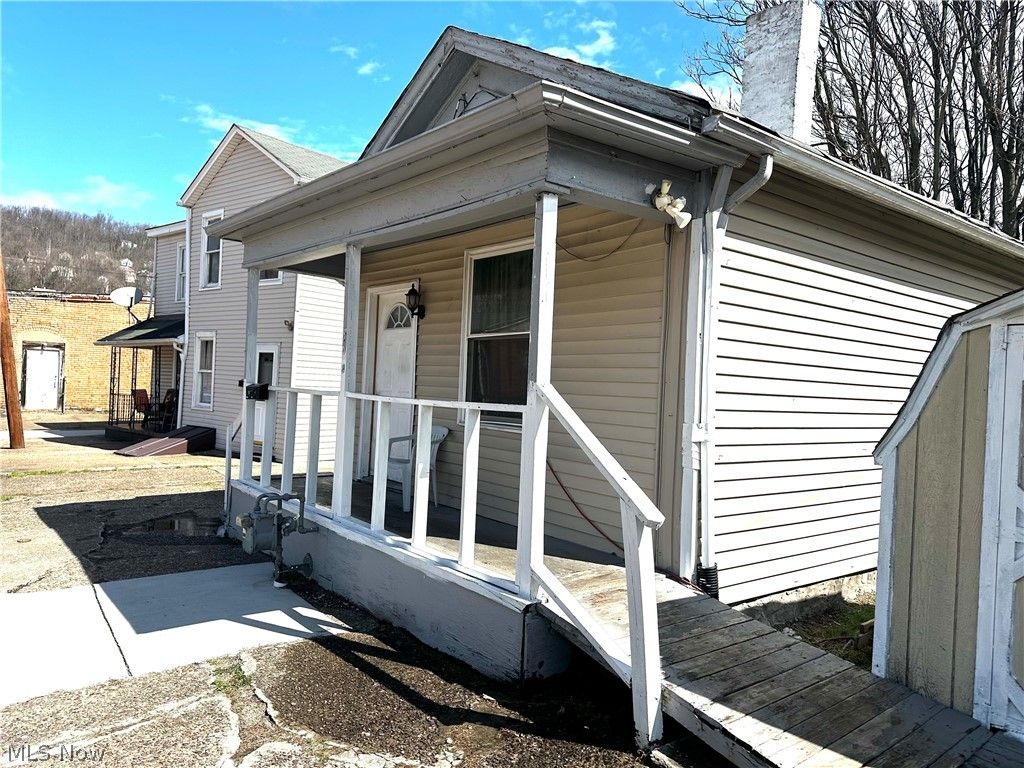 Photo of 708 Jackson Street, Liverpool, OH 43920 (MLS # 5195457)