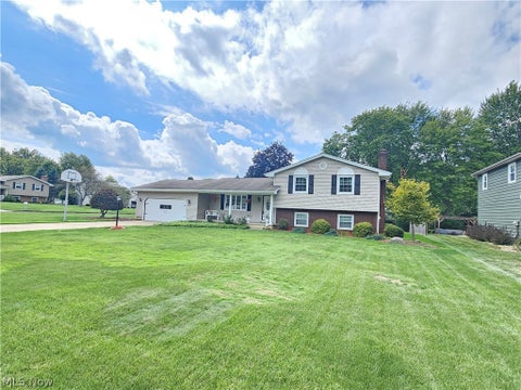 Homes For Sale - 8394 Four Seasons Trail<br/> Mahoning County, Poland, OH 44514