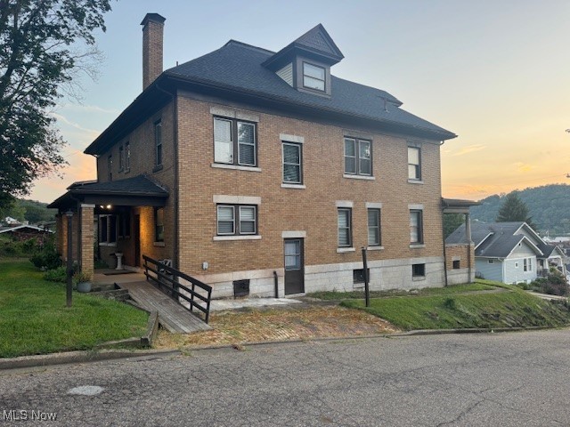 Main image without alt text