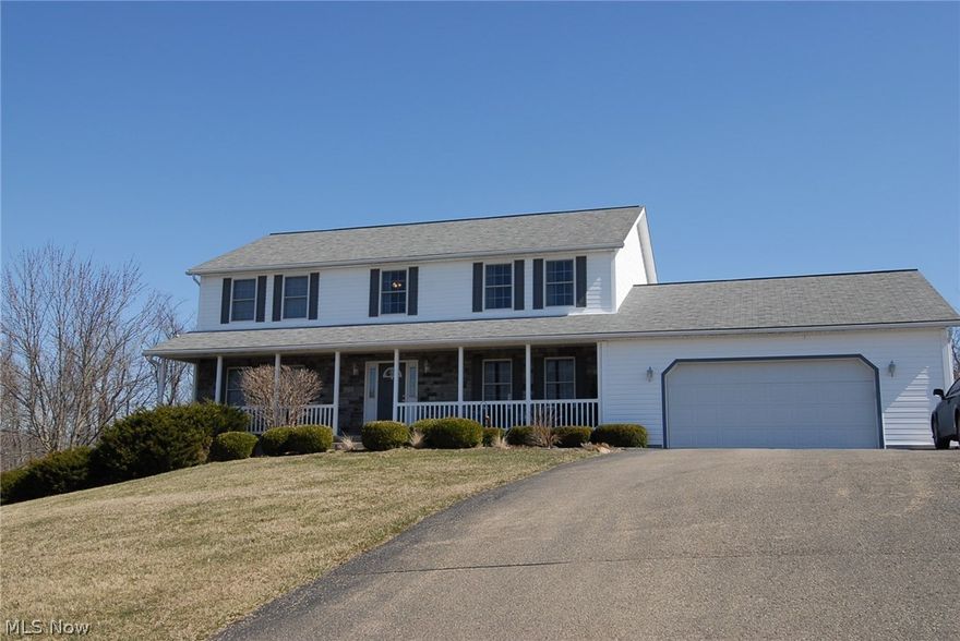 Two Story move in condition home in Eaglepoint subdivision Open Floor plan, main floor guest bed/bath, laundry main level and 2nd level.  Mastersuite and 3 bedroom second level.