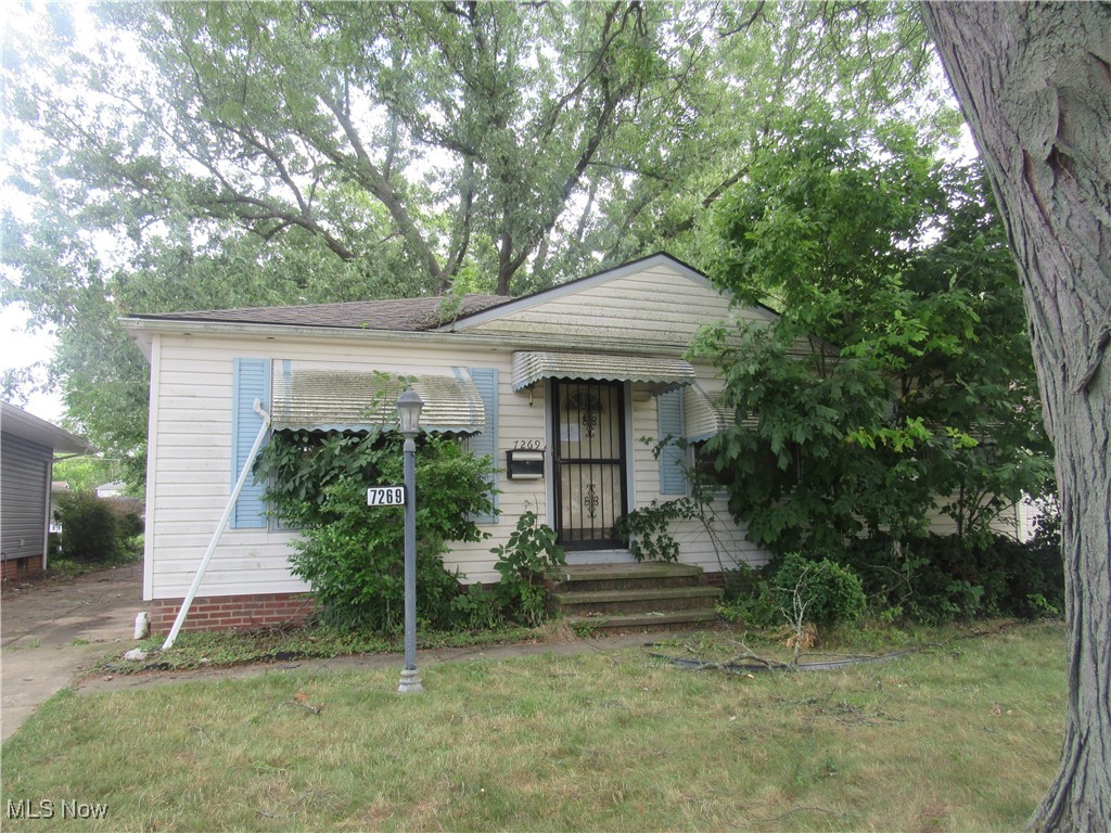 Photo 3 of 25 of 7269 Greenleaf Avenue house