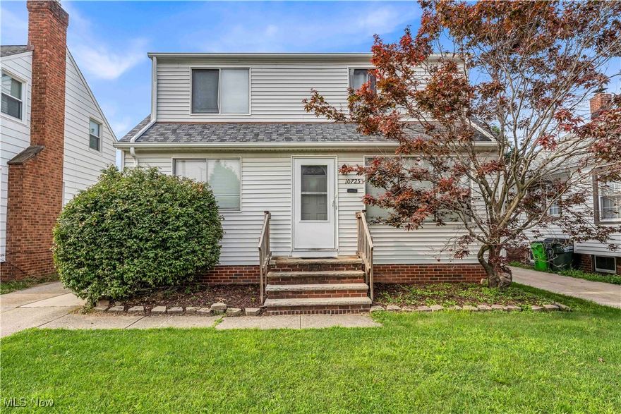 10725 Vernon Ave | DN, Garfield Heights - Spacious 3 bed 1 bath multi-family home! //

$ 1045 rent / $ 1045 deposit //
$55 application fee per adult //
1-2 pets OK in this unit. After application pre-approval, a PetScreening is required for any animals to proceed with one of our properties; a PetScreening affidavit is still required if you have no pets. (Some breed restrictions apply per HUD guidelines). //
NO SMOKING //
1 time $169 non-refundable set up fee paid at lease signing //

$35/month required resident benefit package; can include personal property/liability insurance for an additional $10/month for $45/month total. //

After application Pre-Approval 1 applicant per household application is required to fill out a PetScreening application, before being about to proceed with placing a Reservation Fee for one of our properties. You will receive a pre-approval for your application and in order to proceed, the PetScreening is required. Even if you have NO pets - this application must be filled out. One time, non-refundable pet fee of $250-600 per animal applies to all pets & must be paid before or when you pay your first month rent. (No fee for qualified assistance animals). //

Our application is processed through secure site: Findigs, and they require ID and income verification. Without this, your application will not be processed. They offer 24/7 chat support on their application directly if you have any questions. //

BEDROOMS:3 //
BATHROOMS:1 //
APPLIANCES PROVIDED: Stove //
UTILITIES / RESIDENT RESPONSIBILITY:Resident pays gas and electricandis responsible for snow removal. //

Serious inquiries only.