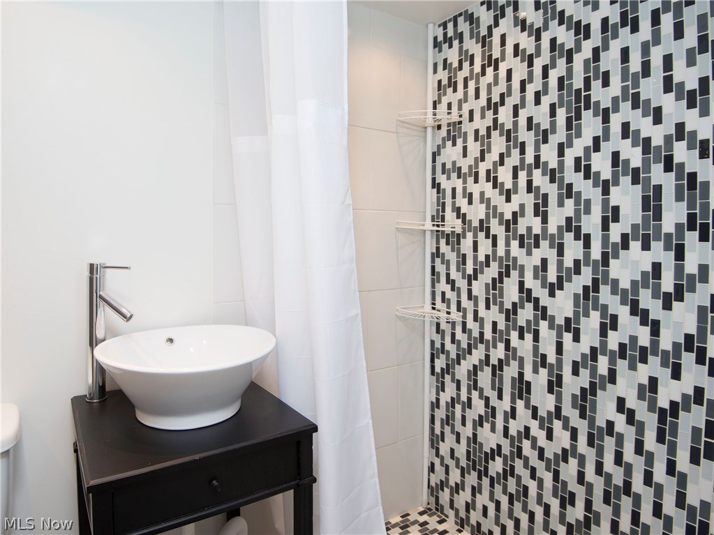 E A Markhams Richmond Manor S - Residential