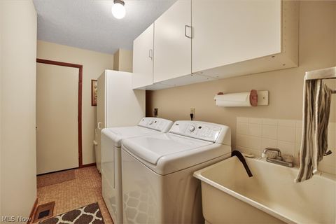 Tiny photo for 10024 Huntington Park Drive, Strongsville, OH 44136 (MLS # 5188275)