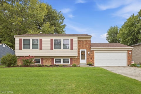 Homes For Sale - 26959 Southwood Lane<br/> Olmsted Twp, OH 44138