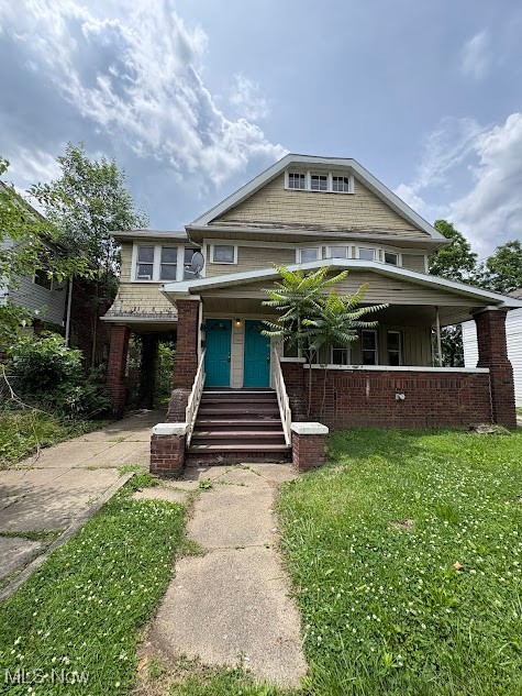 Up and down large duplex with hardwood flooring, separate utilities so tenants can pay them all, well maintained and currently professionally managed.