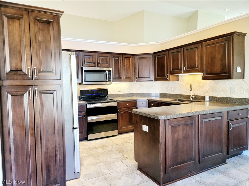 Lakes of Aurora (Windsor Estates) - Residential