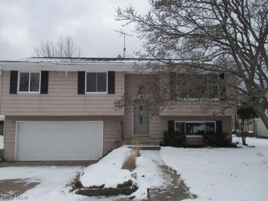 Welcome home to 216 Bayshore.  This lovely split level has three bedrooms and one and a half baths. A recently remodeled kitchen that has plenty of cabinet and counter space.  A finished lower level with a half a bath.  Lets not forget the large deck over looking the fenced in back yard.  Call to schedule your private tour today.