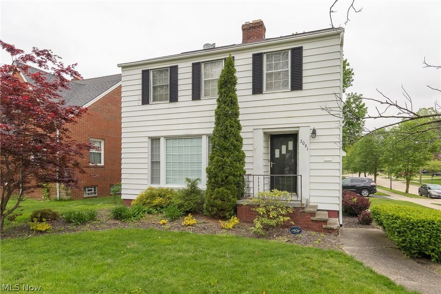 Beautiful 3 bedroom, 1.5 bath in Euclid. Finished basement, with washer & dryer included. Large kitchen, awesome layout with great lighting, stainless steel appliances included, a must see! Newer gutters, warm and cozy home with glass block windows in basement, updated window treatments, idealistic home...don't miss out on this great property-Your searching ends now!  Property will be delivered violation free!  Welcome Home!