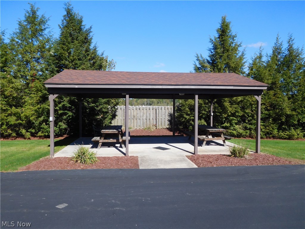 Park Place Hubbard Condo - Residential