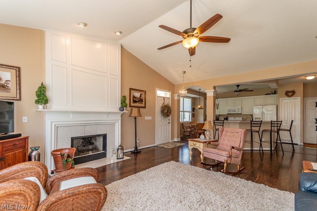 Country Club Village Ph I Clstr De - Residential