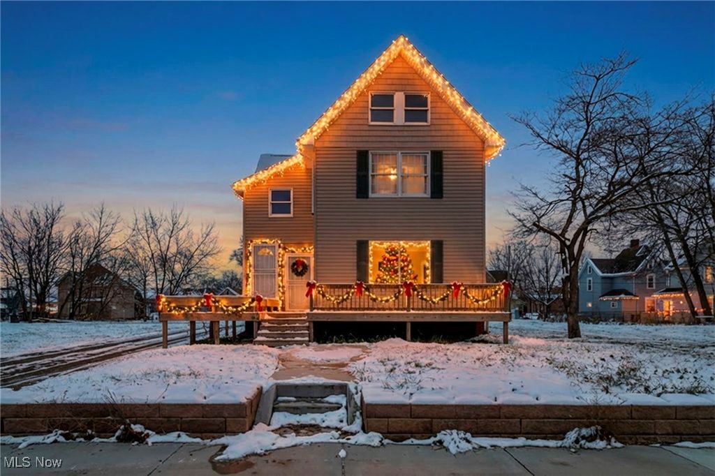 Photo of 814 Plymouth Court NW, Canton, OH 44703 (MLS # 5176117)