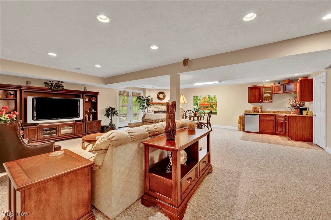 69 Gullybrook Lane #69, Willoughby, Ohio image 30