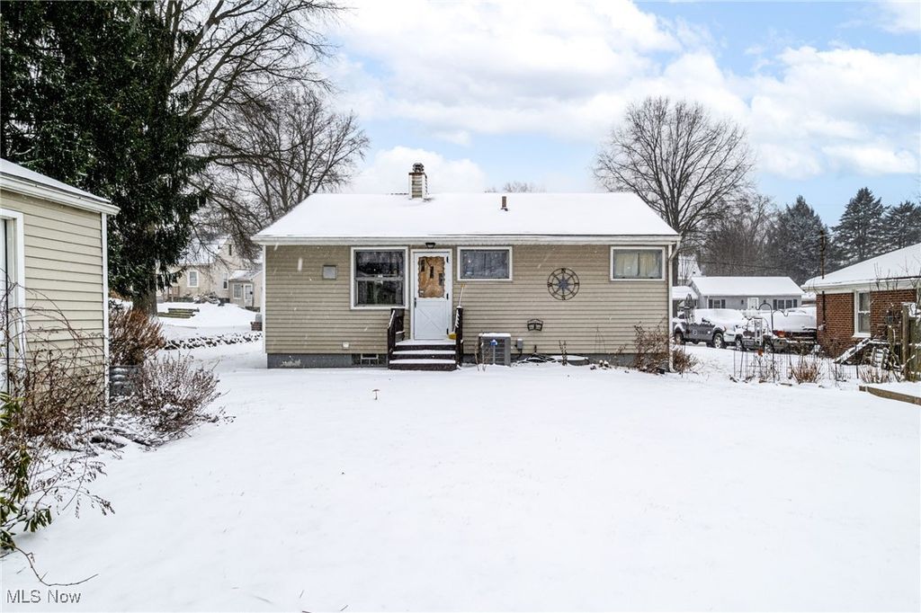 Photo of 369 Franklin Avenue, Barberton, OH 44203 (MLS # 5182090)