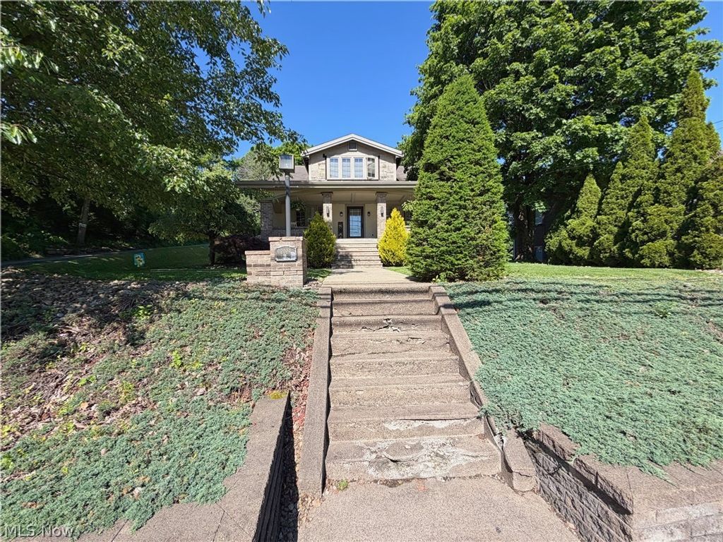 Photo of 2029 Saint Clair Avenue, East Liverpool, OH 43920 (MLS # 5214527)
