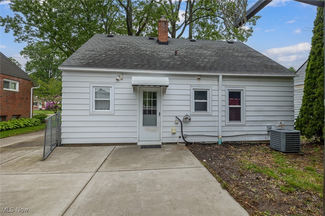 5963 Porter Road, North Olmsted, Ohio image 27
