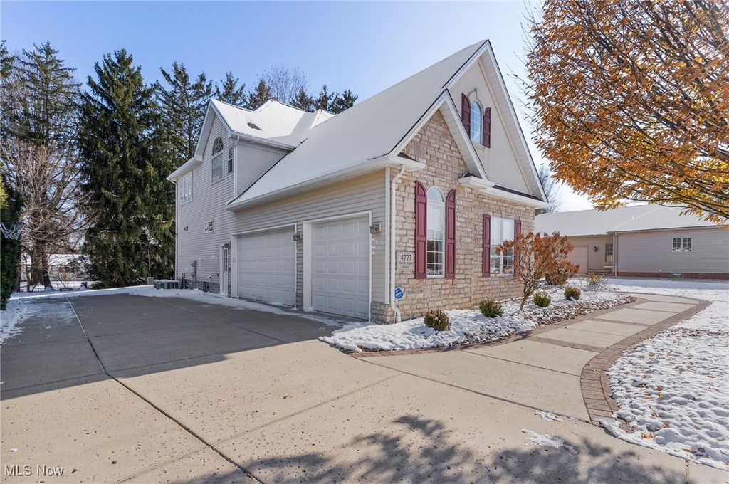 Photo of 4777 N Aspen Court, Canfield, OH 44406 (MLS # 5176698)