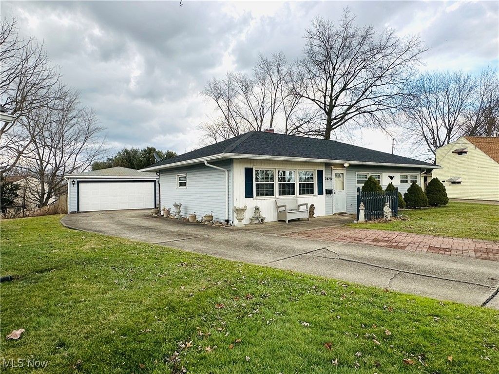 Photo of 2420 Bel Aire Lane, Poland, OH 44514 (MLS # 5180120)