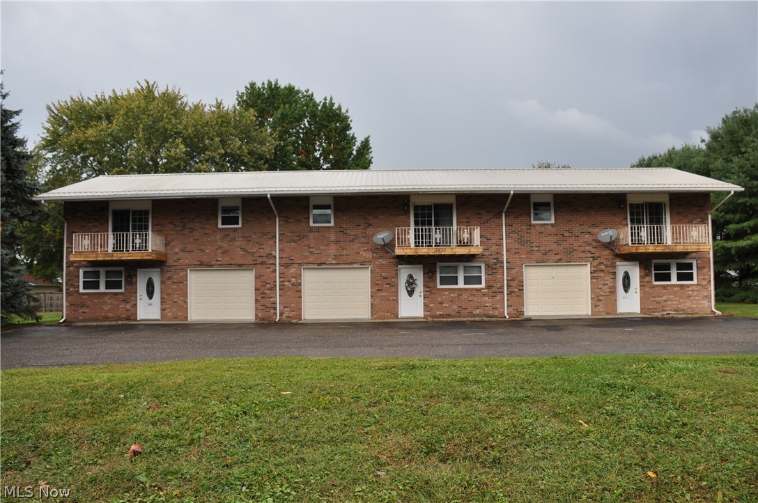 Really nice unit in Jackson Township. Clean, move in ready & decorated in neutral decors. 2-3 bedrooms, living room, eat in kitchen with stainless steel appliances. There is a balcony for relaxing in front and a patio for privacy in back. Huge yard, ample parking, laundry hook up in unit. Over sized garage. 1.5 baths. Central air and utility room in lower level.