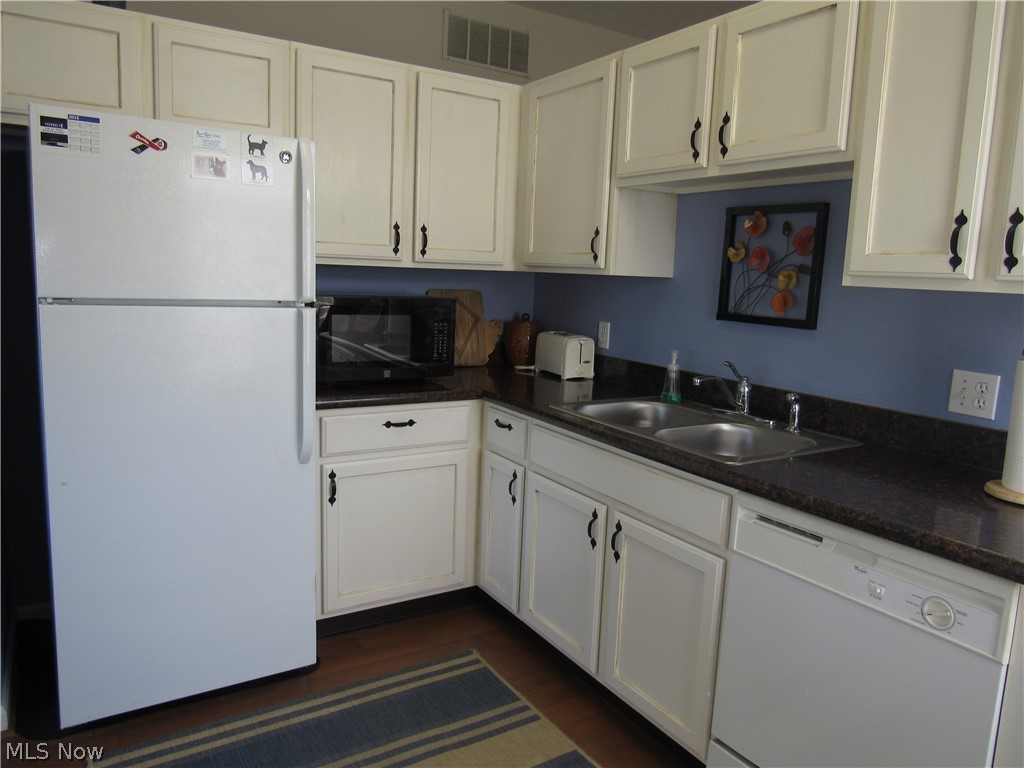 Homes/Emerald Rdg Condo Ph II - Residential