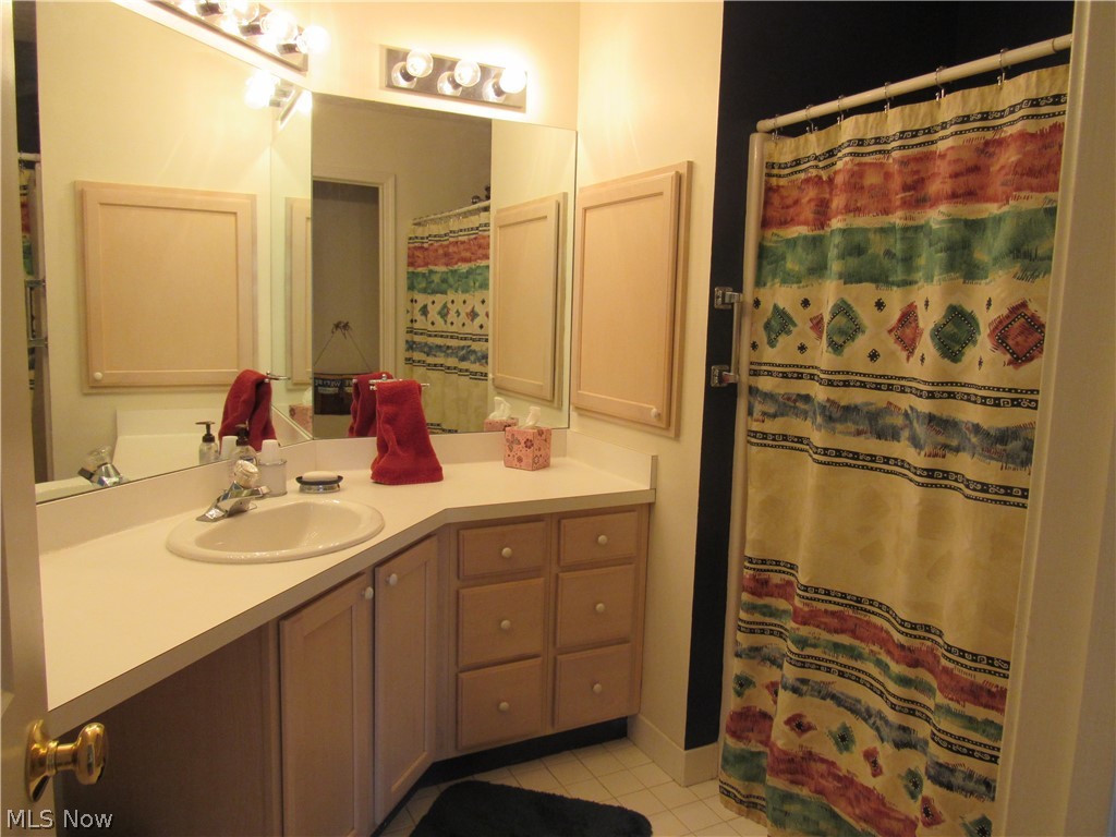 Homes/Emerald Rdg Condo Ph II - Residential