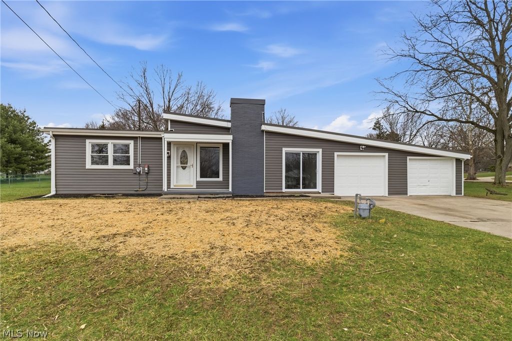 Photo of 266 Barnes Drive, Tallmadge, OH 44278 (MLS # 5195628)