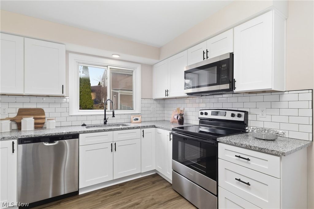 Photo of 266 Barnes Drive, Tallmadge, OH 44278 (MLS # 5195628)