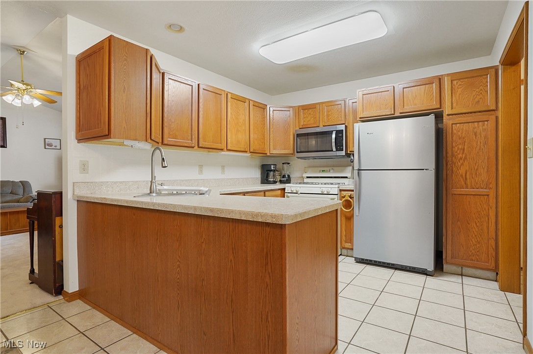 Roberto Place Condo - Residential