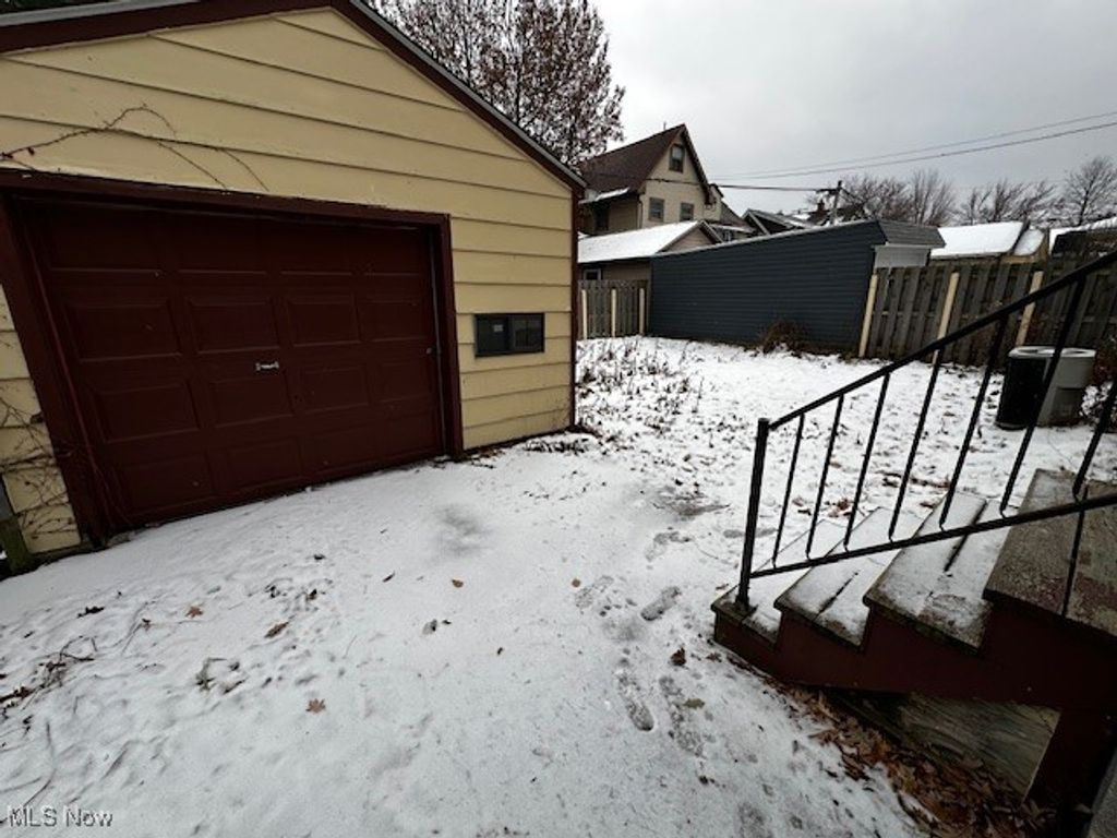 Photo of 1489 Wyandotte Avenue, Lakewood, OH 44107 (MLS # 5177058)